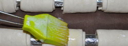 слоеные трубочки с вареной сгущенкой. Шаг 4