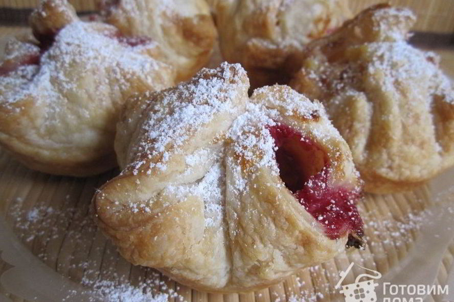 Рецепт слоек — пирожков с маскарпоне и вишнея