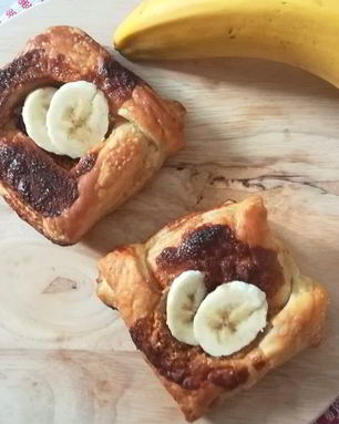 Слойки с арахисовой пастой и бананом