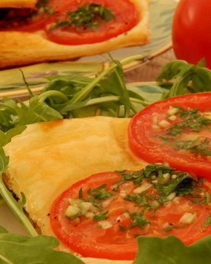 Слойки с помидорами