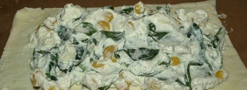 слойки с рикоттой, шпинатом и сладкой кукурузой. Шаг 5
