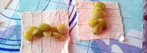 слойки с виноградом. Шаг 3
