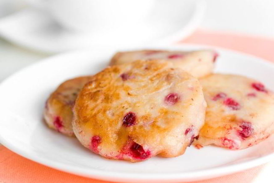 Рецепт сырники с бананом и клюквой