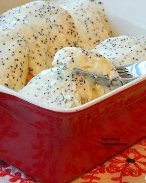 Сырники с изюмом и маковым соусом