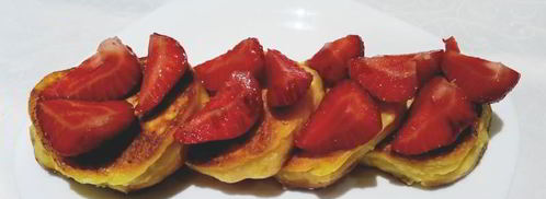 сырники с клубникой и клубничным сиропом. Шаг 12