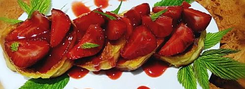 сырники с клубникой и клубничным сиропом. Шаг 13