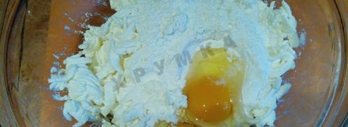 сырники с клубникой и клубничным сиропом. Шаг 3