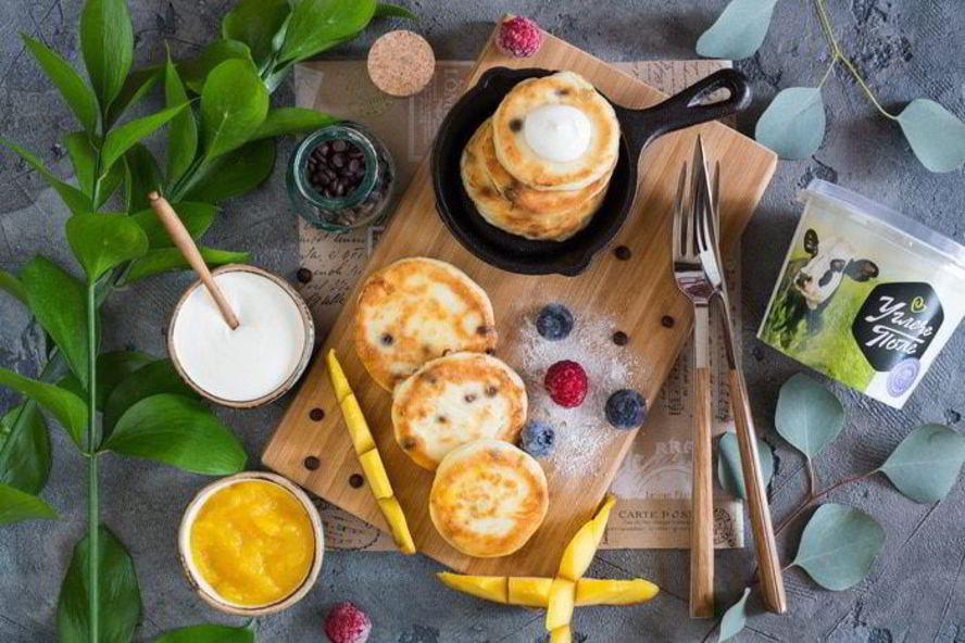 Рецепт сырники с шоколадом и манговым соусом