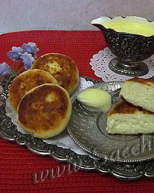 Сырники со сметанным соусом