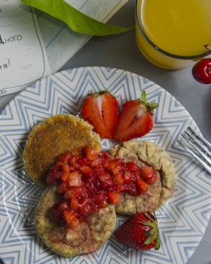 Сырники в духовке с клубничным соусом