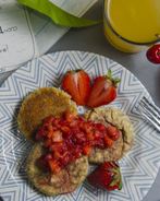 Сырники в духовке с клубничным соусом