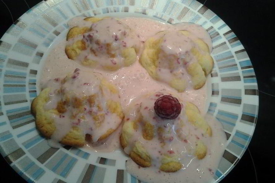 Рецепт воздушных творожников в духовке с ягодныма соусома