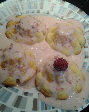 Воздушные творожники в духовке с ягодным соусом