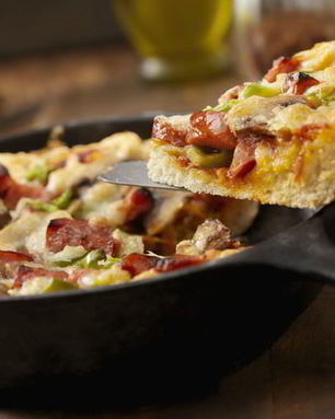 Тесто и начинка для пиццы на кефире на сковороде