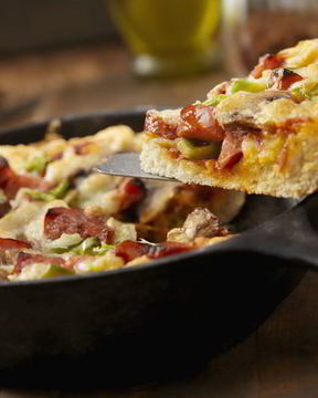 Тесто и начинка для пиццы на кефире на сковороде