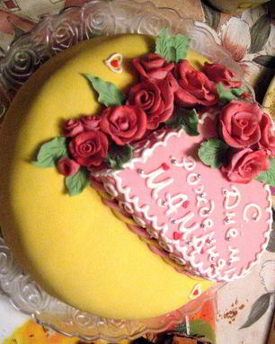 Бисквитный торт с мастикой