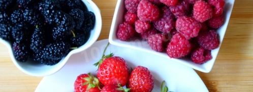 блинный торт с творожным кремом и ягодами на сковороде. Шаг 11