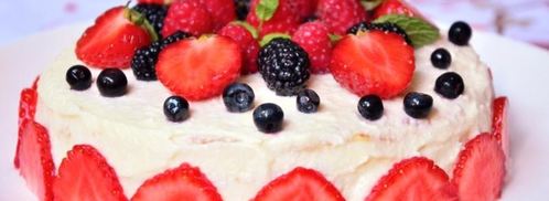 блинный торт с творожным кремом и ягодами на сковороде. Шаг 13