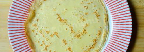 блинный торт с творожным кремом и ягодами на сковороде. Шаг 9