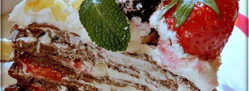 торт из панкейков с клубникой. Шаг 10