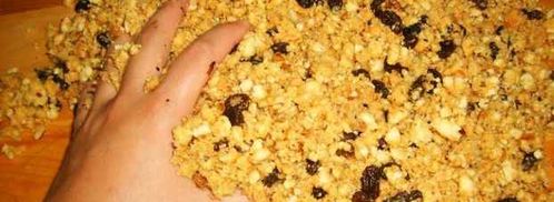 торт муравейник с изюмом и орехами. Шаг 79