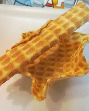 Сладкие вафельные трубочки-корзиночки