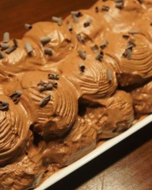 Новогодний шоколадный торт-полено из профитролей