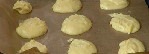 профитроли с ванильным кремом и мороженым. Шаг 6