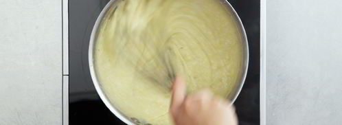 профитроли с заварным кремом и карамельным соусом. Шаг 3