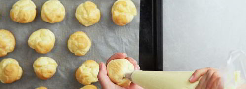 профитроли с заварным кремом и карамельным соусом. Шаг 8