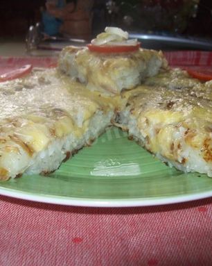 Картофельная запеканка с твердым сыром луком-порей