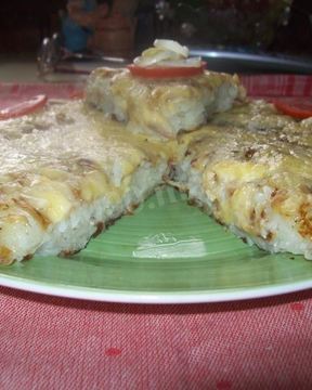 Картофельная запеканка с твердым сыром луком-порей