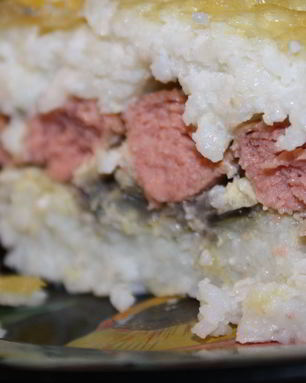 Воздушная рисовая запеканка с сосисками