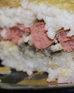 Воздушная рисовая запеканка с сосисками