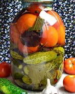 Ассорти из огурцов и помидоров с базиликом на зиму