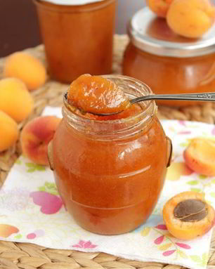 Абрикосовый джем с корицей и бадьяном