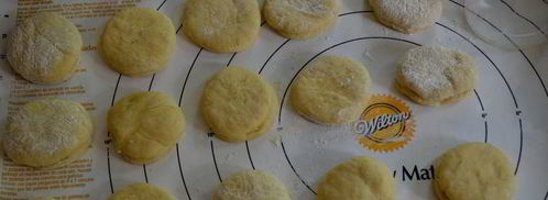 донаты с малиновым джемом. Шаг 4