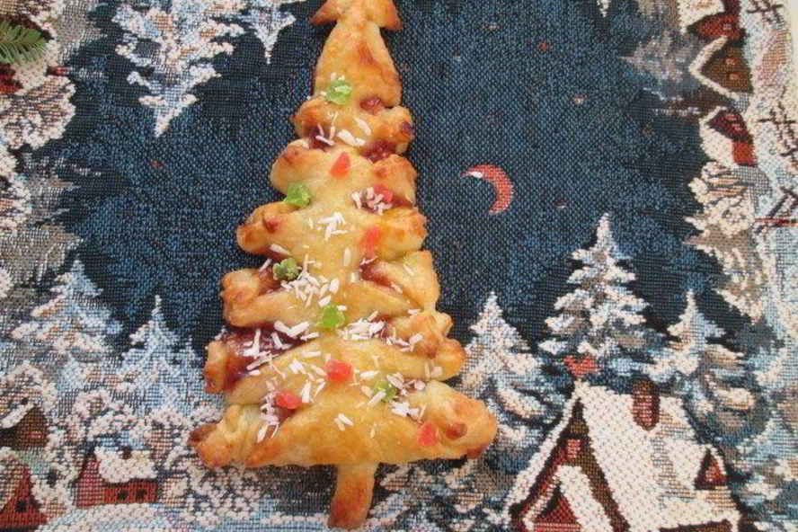 Рецепт елочка с джемом из творожно-слоеного теста