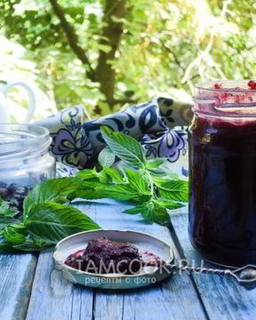 Кабачковый джем с черной смородиной
