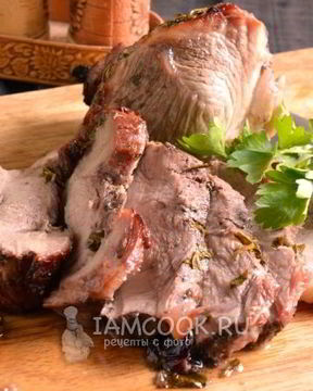 Свинина, запеченная с вишневым джемом и вином