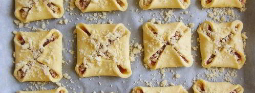 творожные конвертики с клубничным джемом и крошкой. Шаг 7