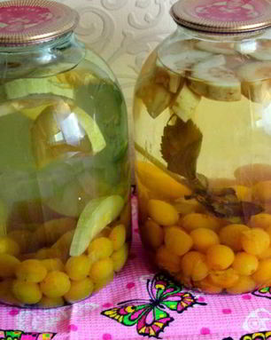 Компот из алычи с кабачком