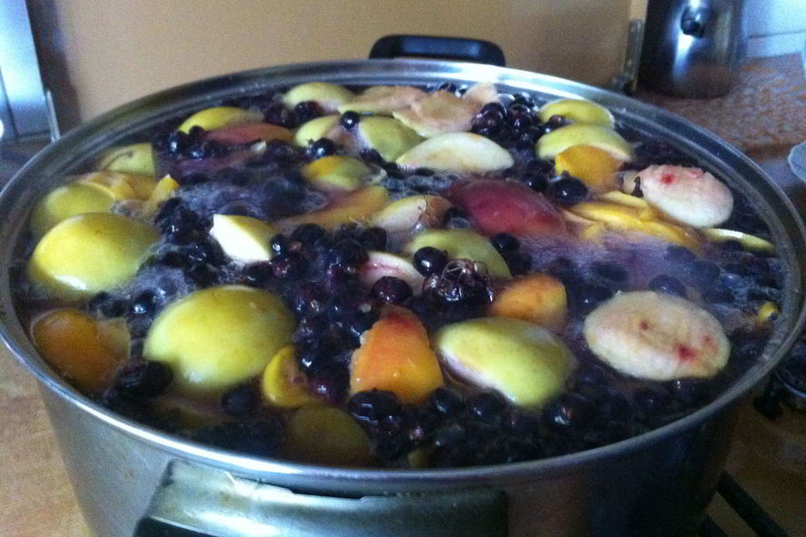 Рецепт компот из черной смородины и яблок