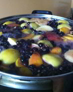 Компот из черной смородины и яблок