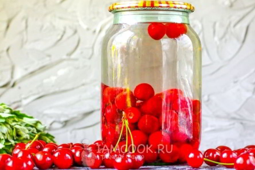 Рецепт компот из вишни с косточками на зиму