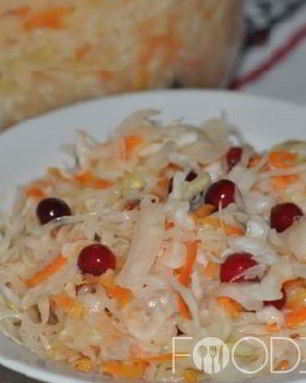 Квашеная капуста с клюквой