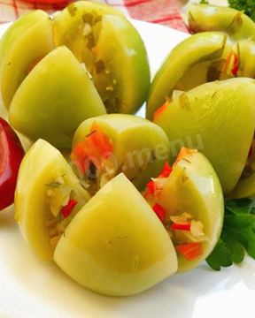 Квашеные зеленые помидоры в кастрюле