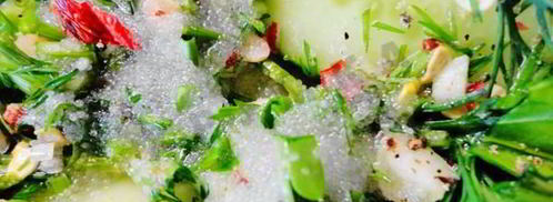 быстромаринованные огурцы в контейнере. Шаг 3