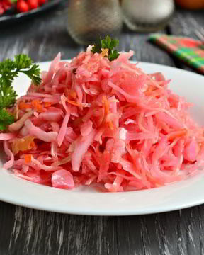 Капуста маринованная со свеклой