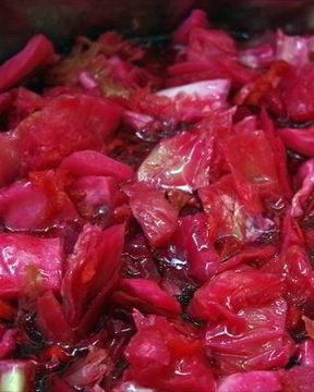 Маринованная капуста кусочками со свеклой